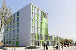 Logistik Campus TU Dortmund Zu sehen ist das Gebäude des Logistik Campus von dem aus der Lehrstuhl agiert, es liegt auf der Joseph-von-Fraunhofer-Straße